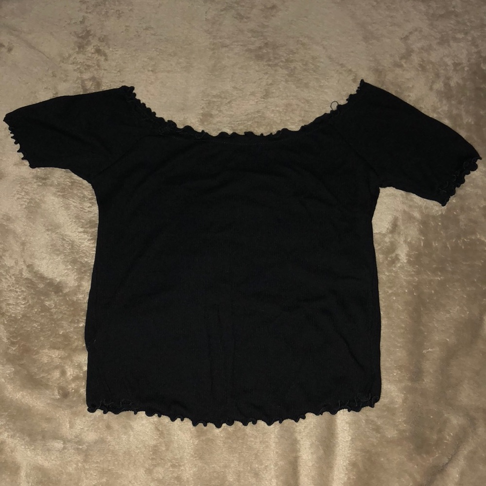 Black ruffled top🖤